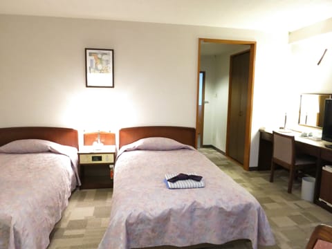 Western Style Twin Bedroom | In-room safe, free WiFi, bed sheets