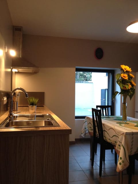 Shared fridge, microwave, stovetop, electric kettle