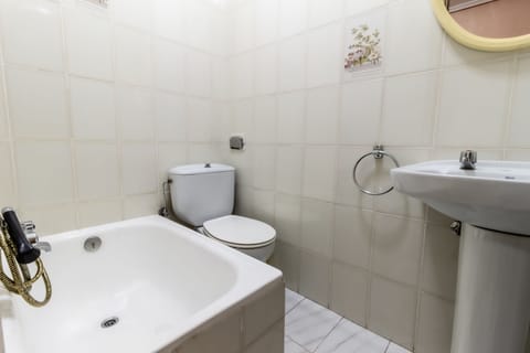 Single Room, Private Bathroom | Bathroom | Towels, toilet paper