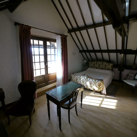 Double Room, Balcony | Individually decorated, individually furnished, desk, blackout drapes