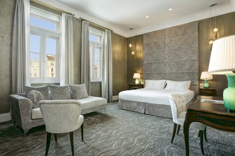 Suite (Prestige, Square View) | Hypo-allergenic bedding, minibar, in-room safe, desk