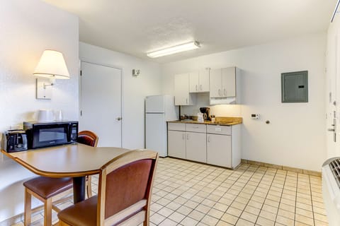 Deluxe Suite, 1 Queen Bed, Non Smoking | Private kitchen | Full-size fridge, microwave, stovetop, coffee/tea maker