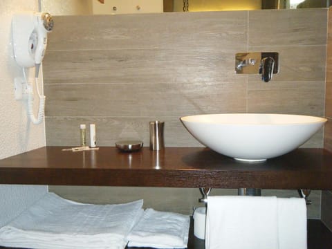 Deluxe Double Room | Bathroom amenities | Shower, free toiletries, hair dryer, slippers