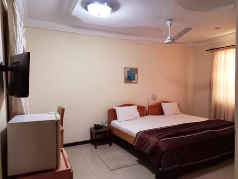 Standard Double or Twin Room, Non Smoking, Private Bathroom | Minibar, laptop workspace, free WiFi