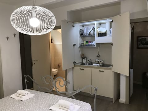 Double Room | Private kitchenette | Fridge, stovetop, espresso maker, coffee/tea maker