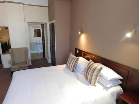 Double Room, Private Bathroom | Free WiFi, bed sheets