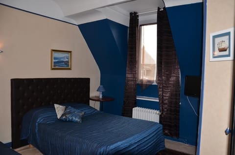 Double Room | Premium bedding, individually decorated, desk, blackout drapes