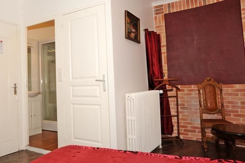 Double Room | Bathroom | Free toiletries, hair dryer, towels