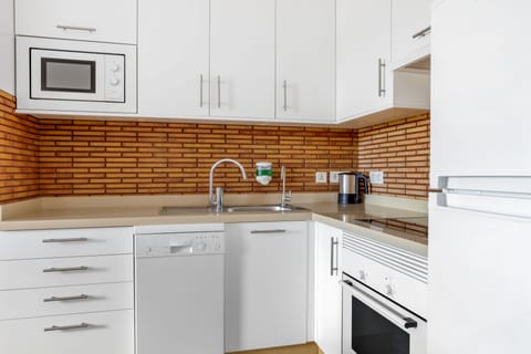 Apartment, 1 Bedroom | Private kitchen | Fridge, microwave, oven, stovetop