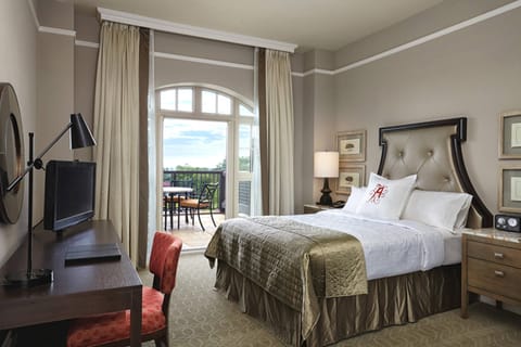 Room, 1 Queen Bed, Patio, Garden View (Patio) | Premium bedding, in-room safe, desk, blackout drapes