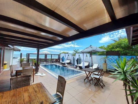 Deluxe Triple Room, Ocean View, Poolside | Living area | LED TV