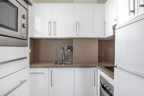 Apartment, 1 Bedroom | Private kitchen | Fridge, microwave, oven, electric kettle