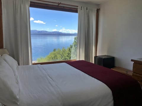 Double Room, 1 Queen Bed, Lake View | Minibar, in-room safe, desk, free WiFi