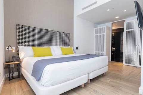 Superior Double Room, Balcony | In-room safe, desk, soundproofing, free WiFi