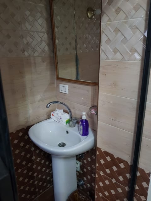 Twin Room, Private Bathroom | Bathroom | Shower, free toiletries, hair dryer, towels