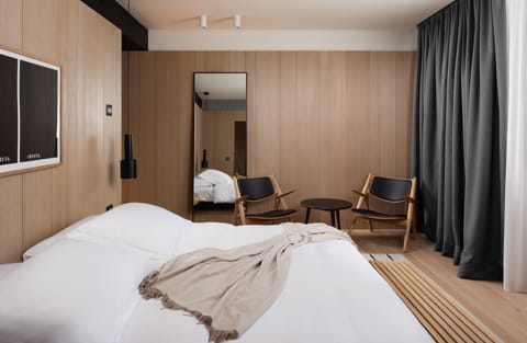Superior Double Basic Room | Premium bedding, minibar, in-room safe, desk
