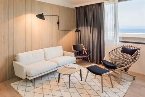 Executive Suite, Terrace, Sea View | Living area | Smart TV