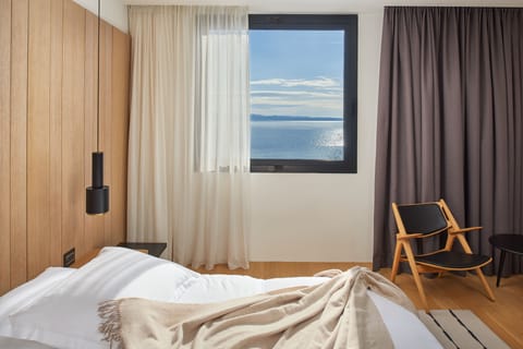 Superior Double Room, Sea View | Premium bedding, minibar, in-room safe, desk