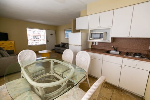 Comfort Suite, Non Smoking, Pool View | Private kitchenette | Fridge, microwave