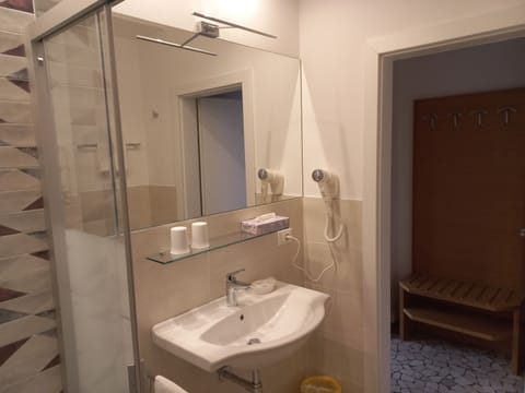 Superior Double Room | Bathroom | Hair dryer, heated floors, towels, soap