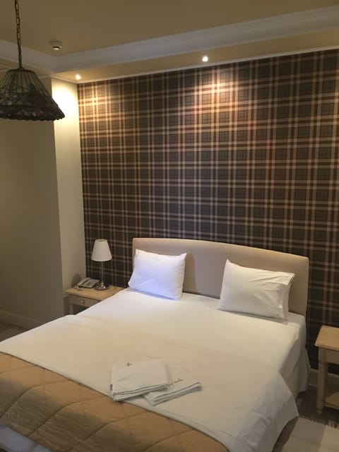 Comfort Double Room, 1 Double or 2 Twin Beds | In-room safe, iron/ironing board, free WiFi