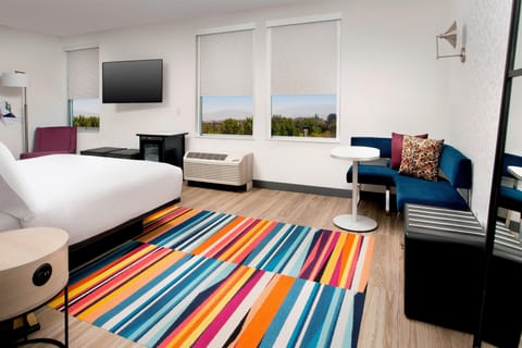 aloft, Suite, 1 King Bed | Premium bedding, pillowtop beds, in-room safe, blackout drapes