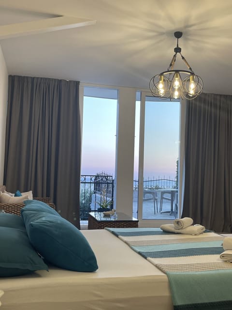 Superior Studio, 2 Bedrooms, Balcony, Sea View | In-room safe, free WiFi