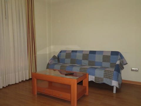 Apartment, 3 Bedrooms, 2 Bathrooms | Living room | Flat-screen TV