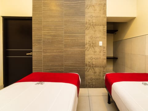 Standard Room, 2 Twin Beds | Soundproofing, iron/ironing board, free WiFi, bed sheets