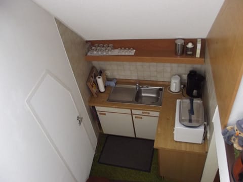 Double Room | Shared kitchen | Highchair, cleaning supplies