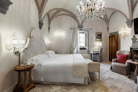 Junior Suite | Premium bedding, down comforters, memory foam beds, minibar