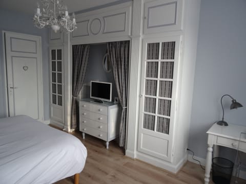 Comfort Double Room, 1 Queen Bed (Lola) | Room amenity