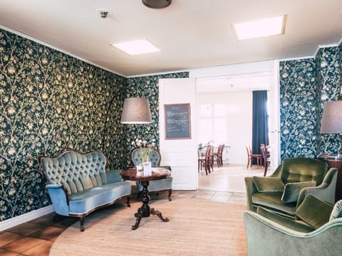 Lunch and dinner served, local cuisine