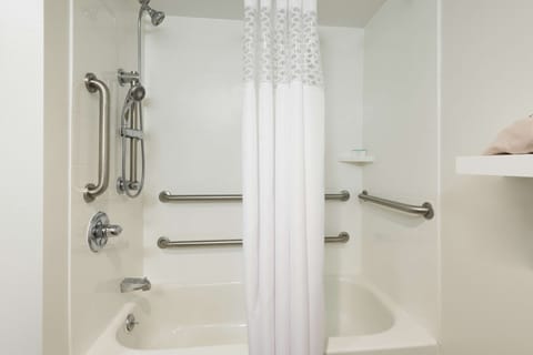 Room, Accessible, Bathtub (Hearing Impaired, 1 Full, Non Smoking) | Bathroom | Free toiletries, hair dryer, towels, soap