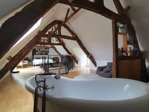 Superior House | 2 bedrooms, soundproofing, iron/ironing board, free WiFi