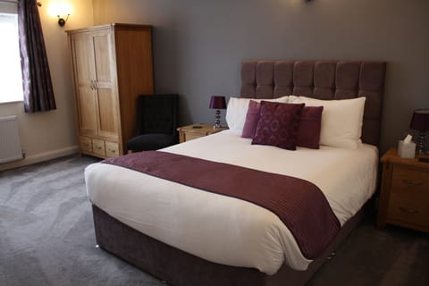 Premium bedding, iron/ironing board, free WiFi, bed sheets