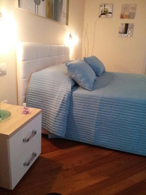 Premium bedding, desk, iron/ironing board, free WiFi