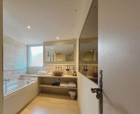 Traditional Suite, Bathtub, Garden View | Bathroom | Free toiletries, hair dryer, towels