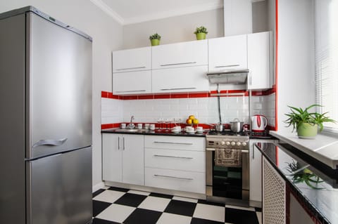 Basic Apartment, 3 Bedrooms | Private kitchen | Full-size fridge, microwave, oven, stovetop