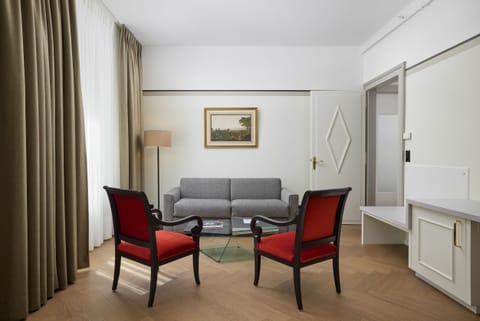 Junior Suite | Minibar, in-room safe, desk, free WiFi