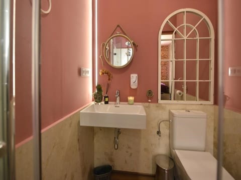 Twin Room, Ensuite, City View (PG) | Bathroom