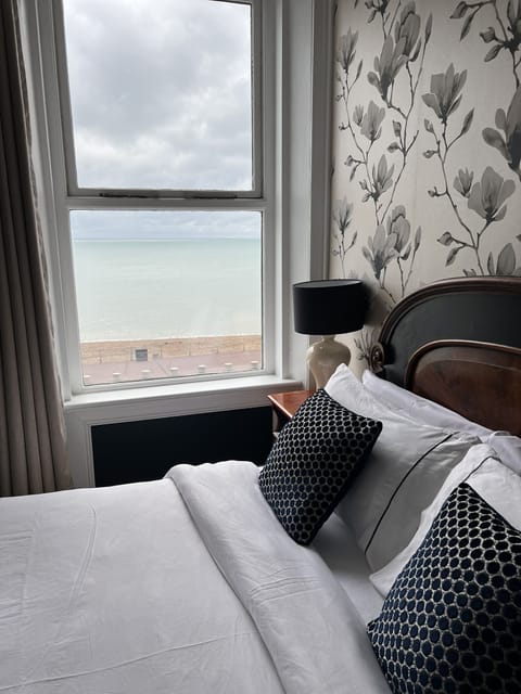 Premier Double Room, 1 King Bed, Sea View | Interior