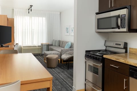 Suite, 1 Double Bed | In-room safe, blackout drapes, iron/ironing board