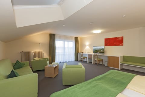 Triple Room, Accessible | Living area | 32-inch flat-screen TV with satellite channels, TV