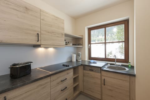 Studio | Private kitchen | Fridge, coffee/tea maker, electric kettle