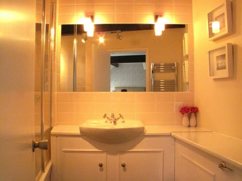 Double Room | Bathroom sink