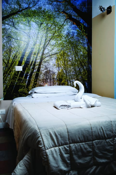 Single Room | Premium bedding, down comforters, memory foam beds, soundproofing