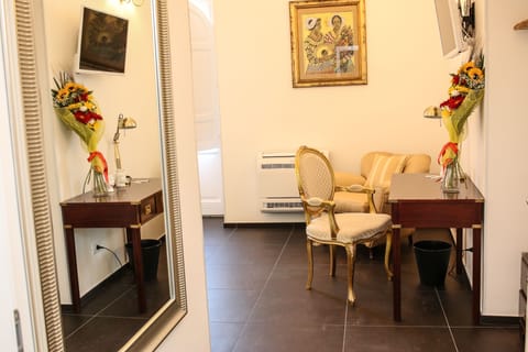 Exclusive Double Room | Desk, free WiFi, bed sheets