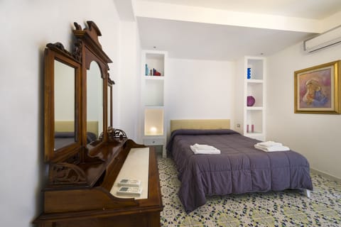 Junior Suite, Sea View | Premium bedding, down comforters, Select Comfort beds, minibar