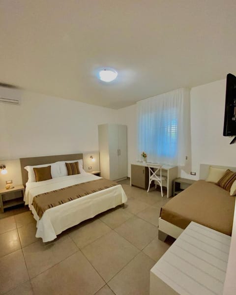 Standard Quadruple Room, 1 Bedroom | Premium bedding, in-room safe, free WiFi, bed sheets